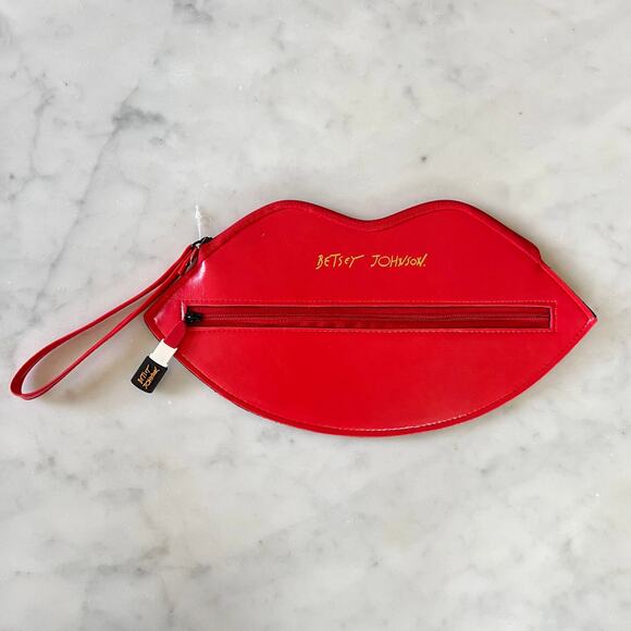 Betsey Johnson Lips Flat Patent Faux Leather Wristlet Clutch Wallet - Picture 1 of 6